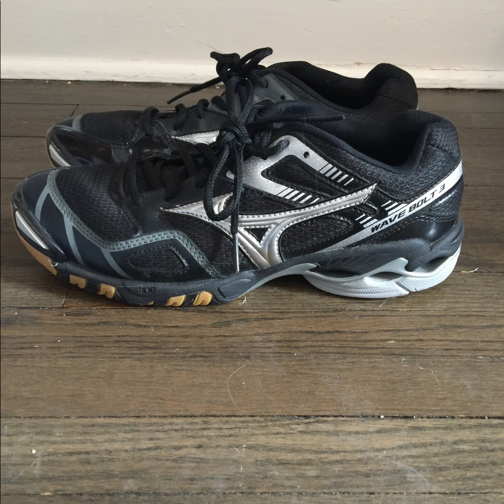 Women's Mizuno Wave Bolt 3 Size 9